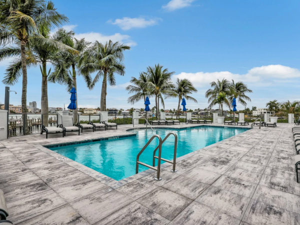 Spacious 3-Bedroom Condo in Naples - Renovated Resort-Style Amenities